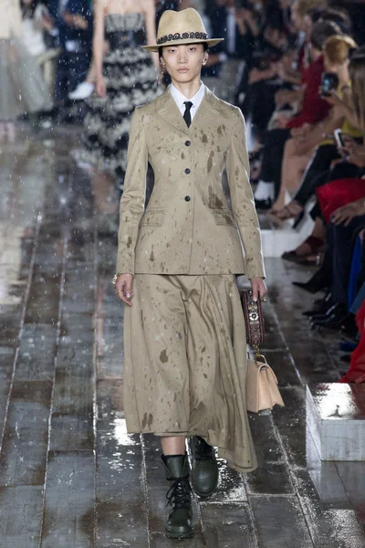 Look 9